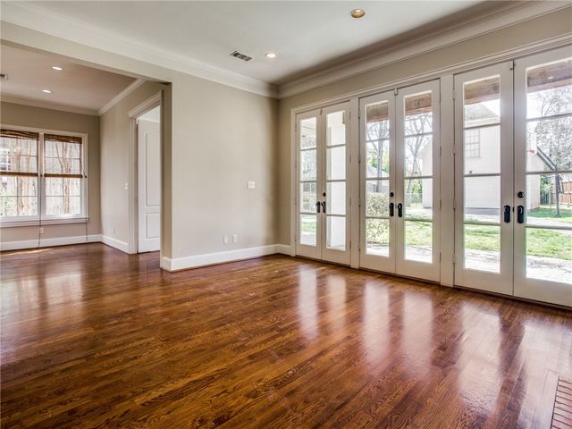 4308 N Cresthaven Road, Dallas, TX 75209