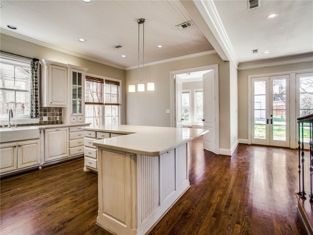 4308 N Cresthaven Road, Dallas, TX 75209