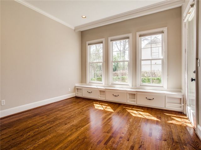 4308 N Cresthaven Road, Dallas, TX 75209