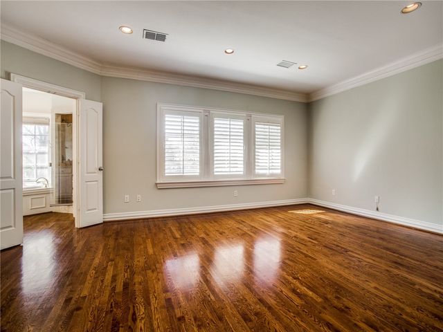 4308 N Cresthaven Road, Dallas, TX 75209