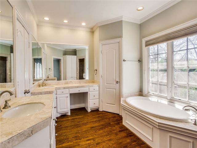 4308 N Cresthaven Road, Dallas, TX 75209