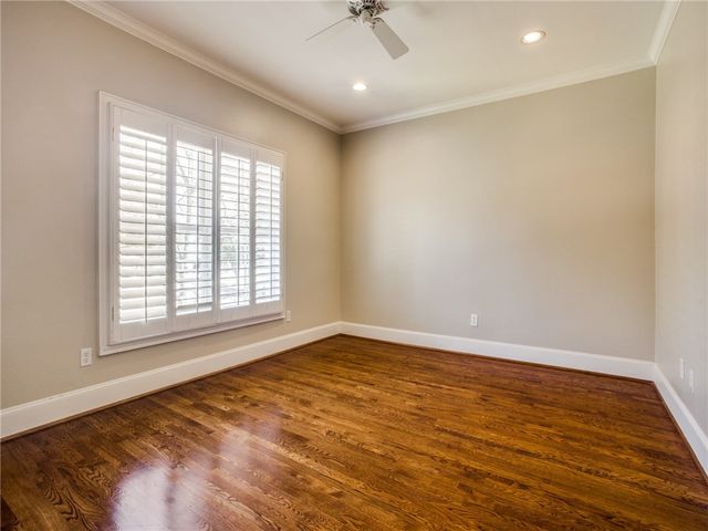 4308 N Cresthaven Road, Dallas, TX 75209