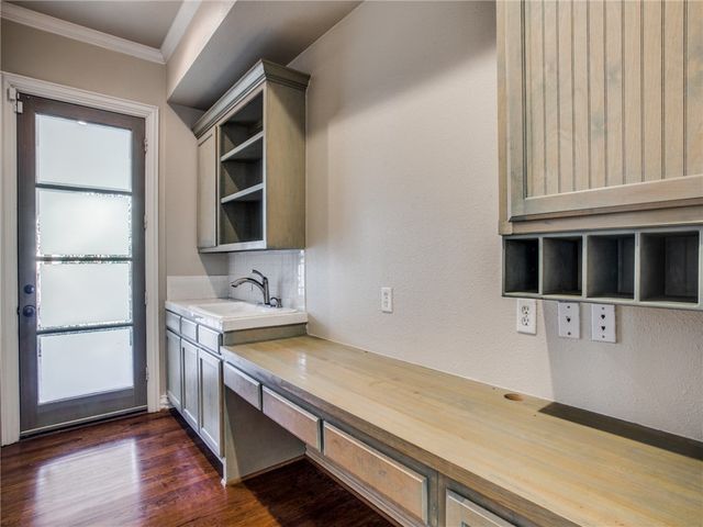 4308 N Cresthaven Road, Dallas, TX 75209