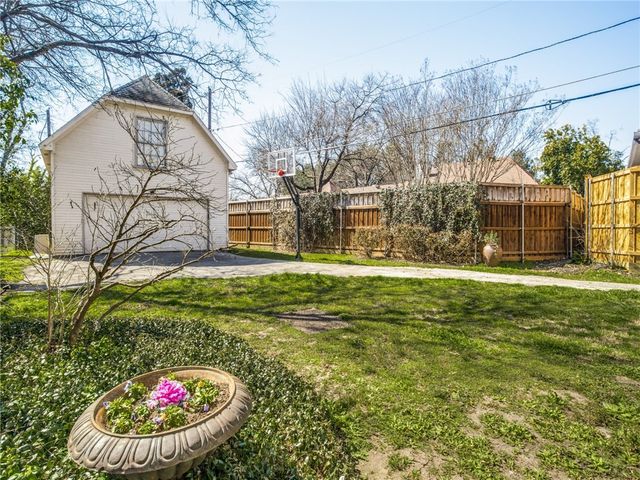 4308 N Cresthaven Road, Dallas, TX 75209