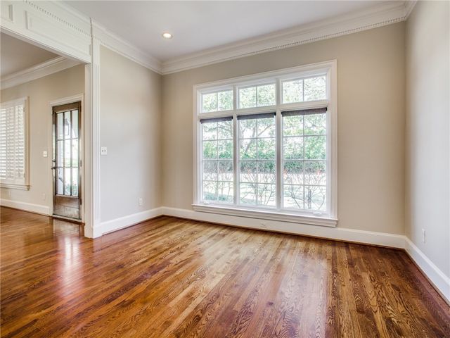 4308 N Cresthaven Road, Dallas, TX 75209