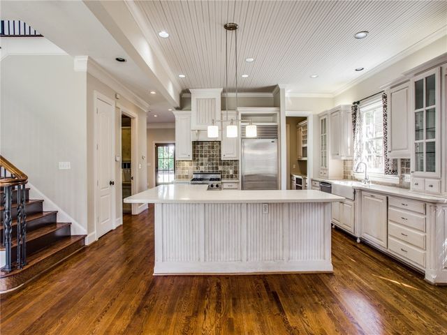 4308 N Cresthaven Road, Dallas, TX 75209