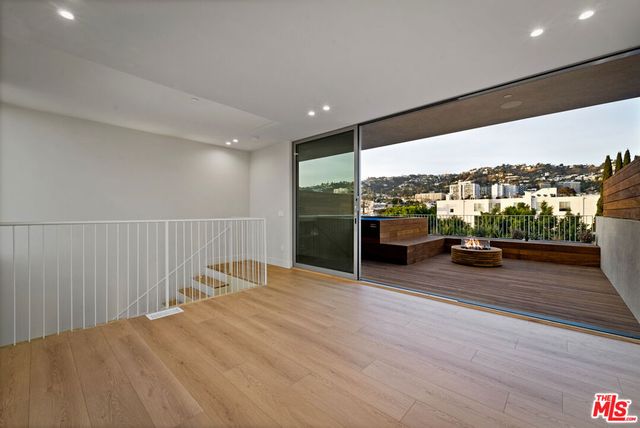 755 N Alfred Street B, Los Angeles, CA 90069