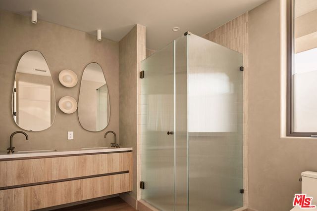 755 N Alfred Street B, Los Angeles, CA 90069