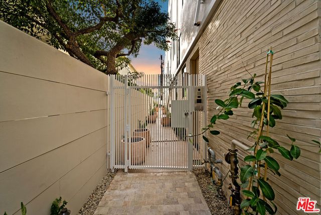 755 N Alfred Street B, Los Angeles, CA 90069