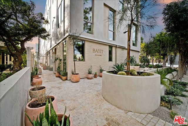 755 N Alfred Street B, Los Angeles, CA 90069