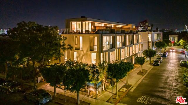 755 N Alfred Street B, Los Angeles, CA 90069