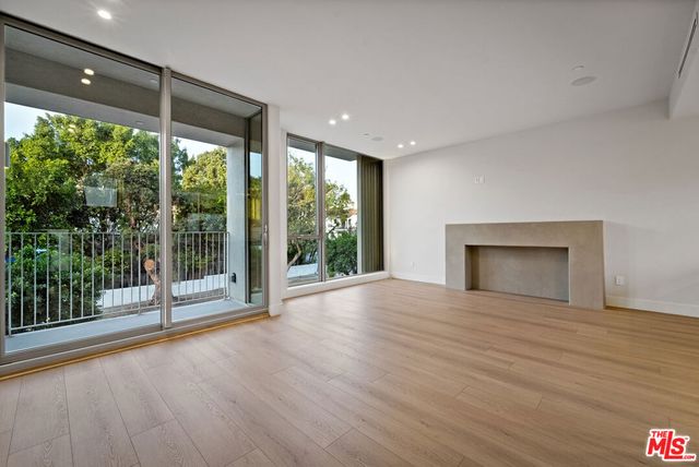 755 N Alfred Street B, Los Angeles, CA 90069