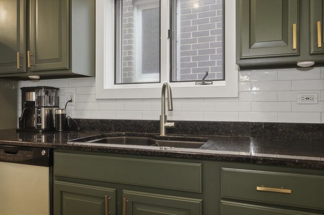 1333 N Bosworth Avenue 2, Chicago, IL 60642