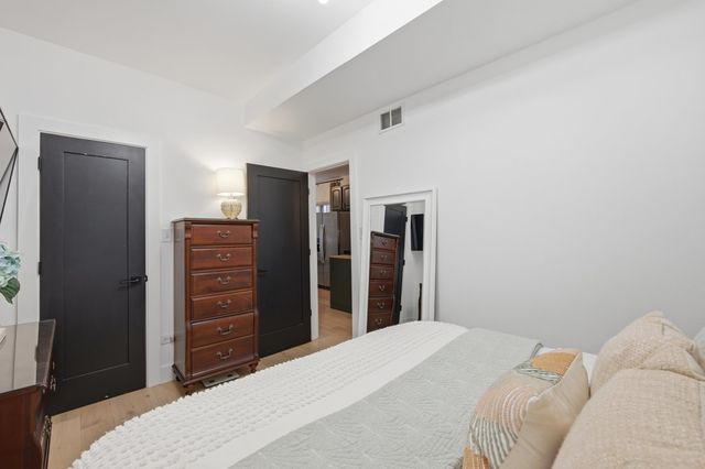 1333 N Bosworth Avenue 2, Chicago, IL 60642