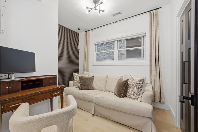 1333 N Bosworth Avenue 2, Chicago, IL 60642