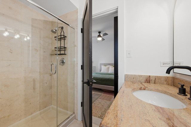 1333 N Bosworth Avenue 2, Chicago, IL 60642
