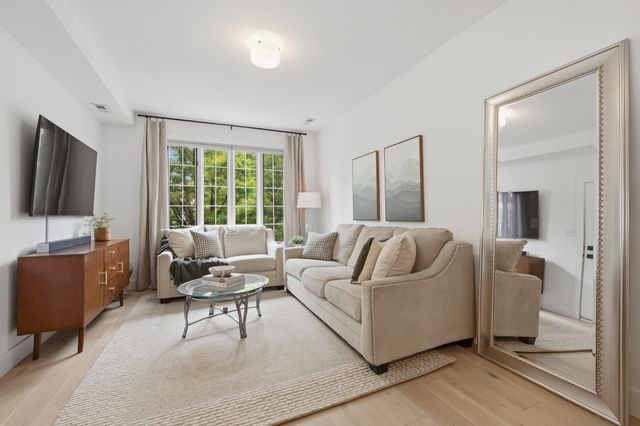1333 N Bosworth Avenue 2, Chicago, IL 60642