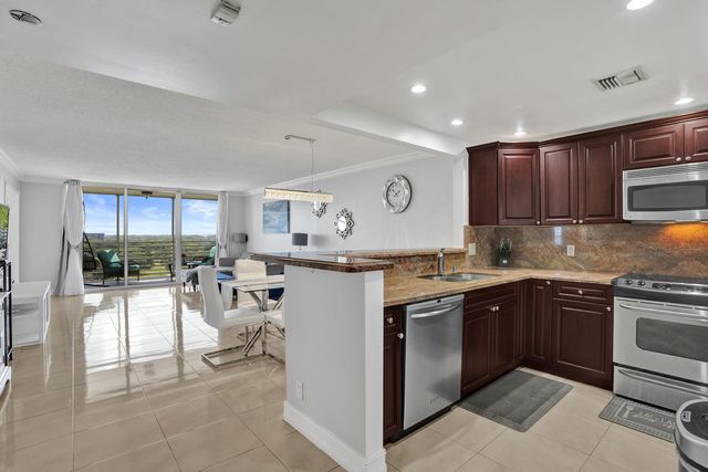 3520 Oaks Way 1010, Pompano Beach, FL 33069