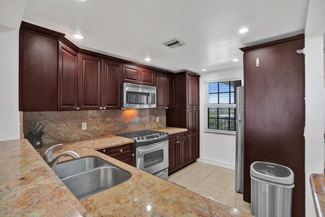 3520 Oaks Way 1010, Pompano Beach, FL 33069