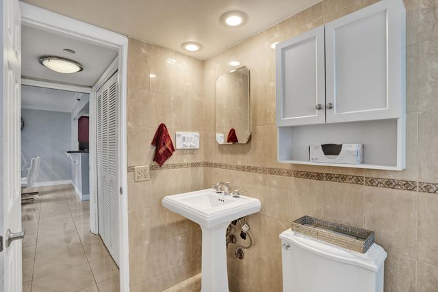 3520 Oaks Way 1010, Pompano Beach, FL 33069