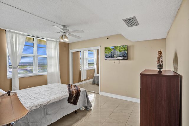 3520 Oaks Way 1010, Pompano Beach, FL 33069