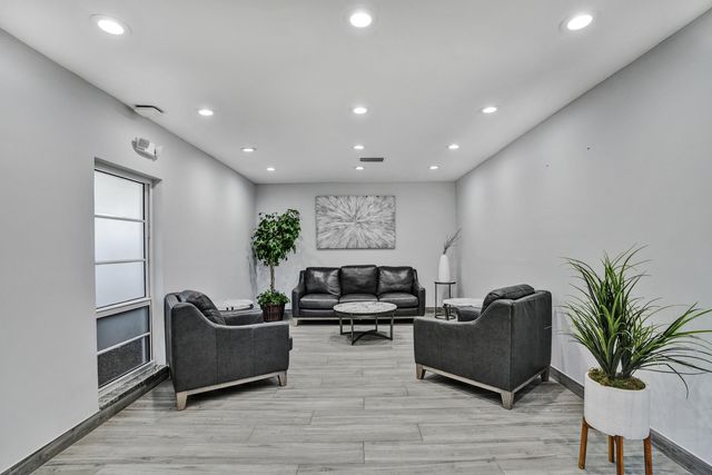 3520 Oaks Way 1010, Pompano Beach, FL 33069