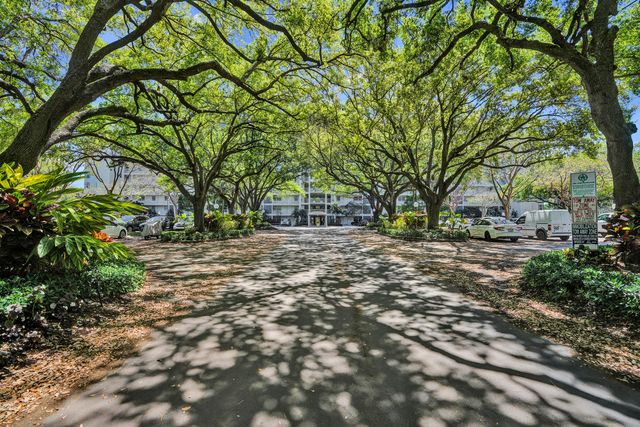 3520 Oaks Way 1010, Pompano Beach, FL 33069