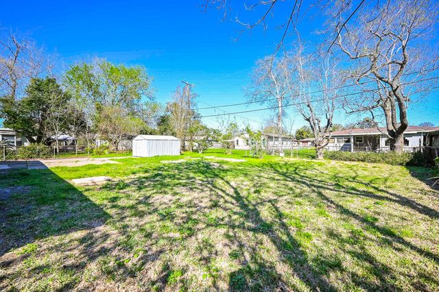 804 23rd Avenue N, Texas City, TX 77590