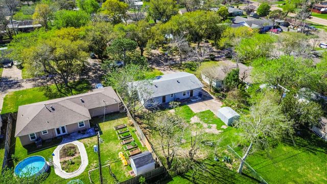804 23rd Avenue N, Texas City, TX 77590