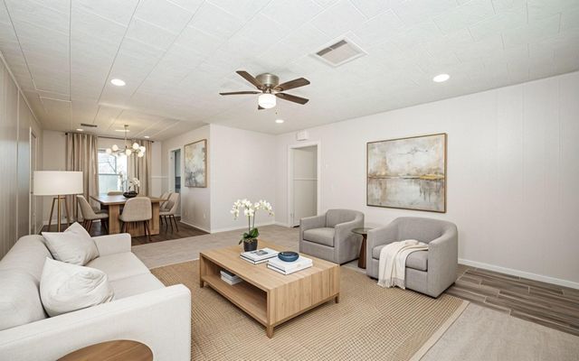 804 23rd Avenue N, Texas City, TX 77590