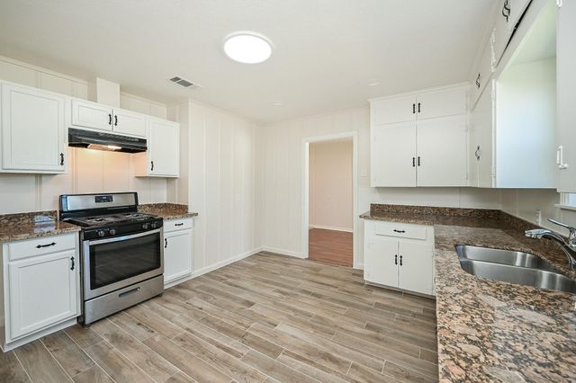 804 23rd Avenue N, Texas City, TX 77590