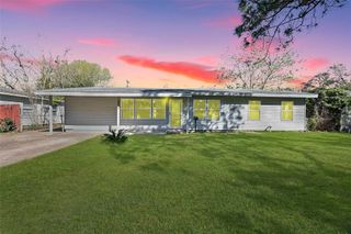 804 23rd Avenue N, Texas City, TX 77590