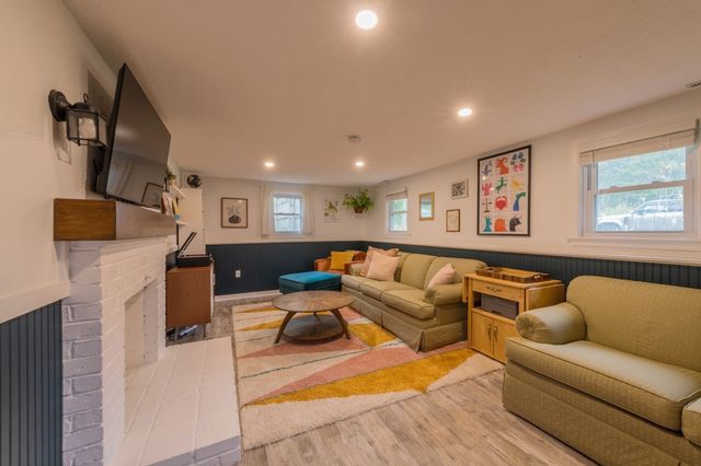 14 Justine Rd, Plymouth, MA 02360