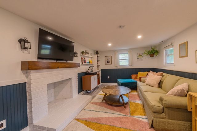 14 Justine Rd, Plymouth, MA 02360