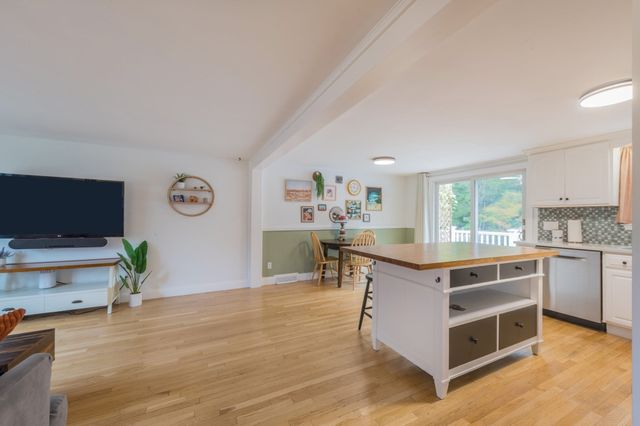 14 Justine Rd, Plymouth, MA 02360