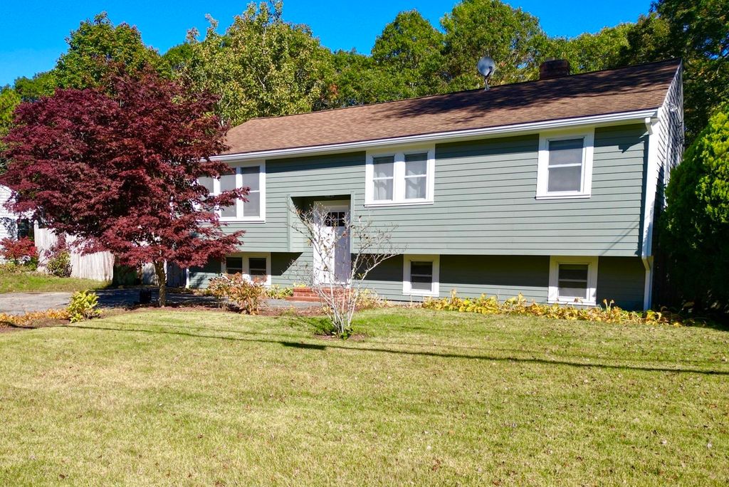 14 Justine Rd, Plymouth, MA 02360
