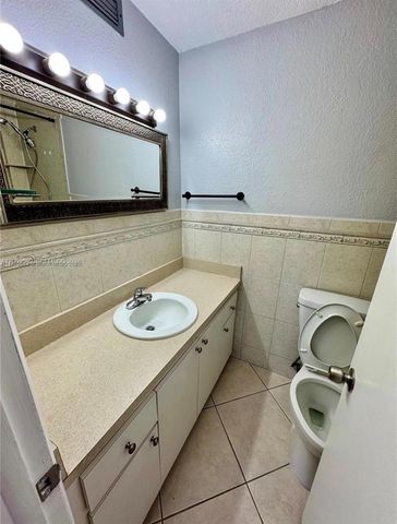 1855 W 60th St 446, Hialeah, FL 33012