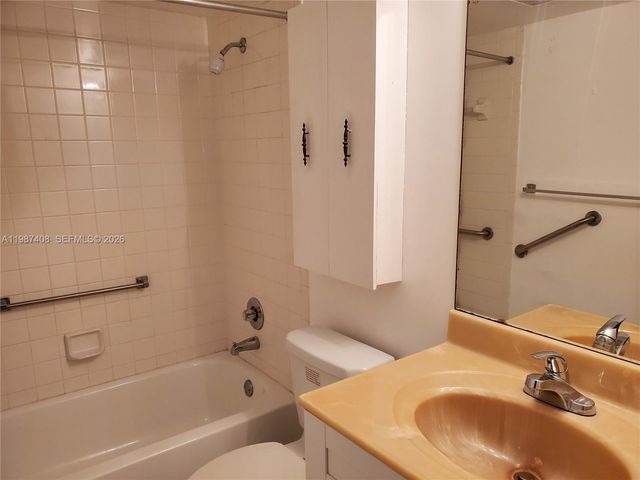 800 SW 131st Avenue 113F, Pembroke Pines, FL 33027