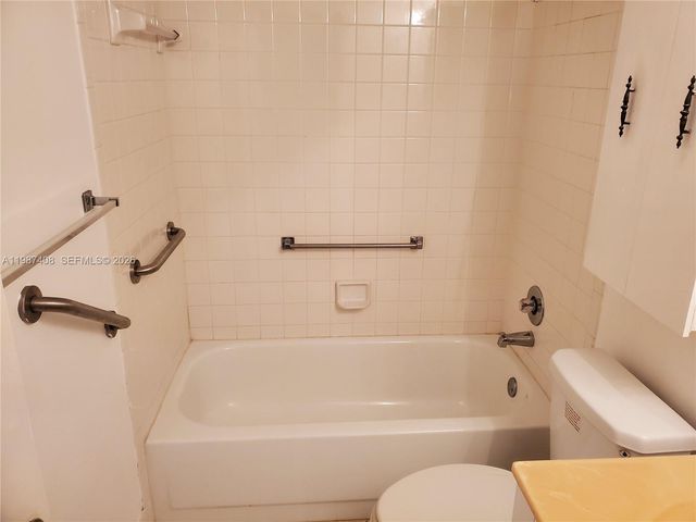 800 SW 131st Avenue 113F, Pembroke Pines, FL 33027