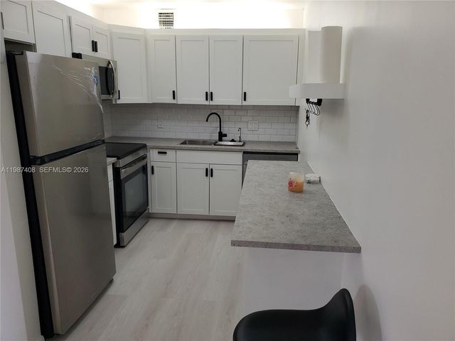 800 SW 131st Avenue 113F, Pembroke Pines, FL 33027