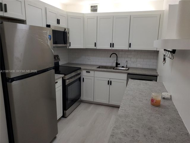 800 SW 131st Avenue 113F, Pembroke Pines, FL 33027