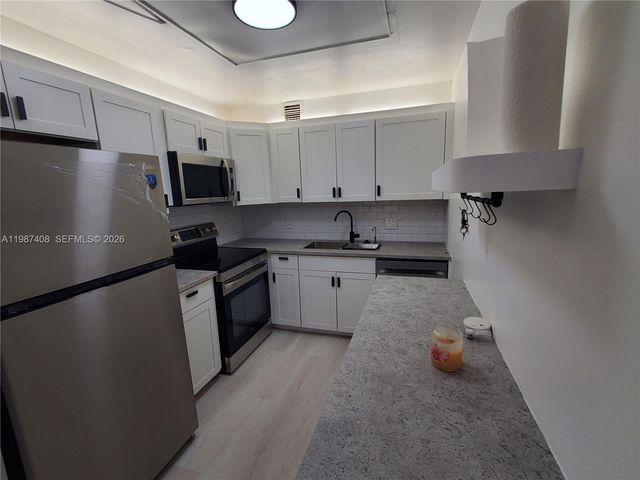 800 SW 131st Avenue 113F, Pembroke Pines, FL 33027