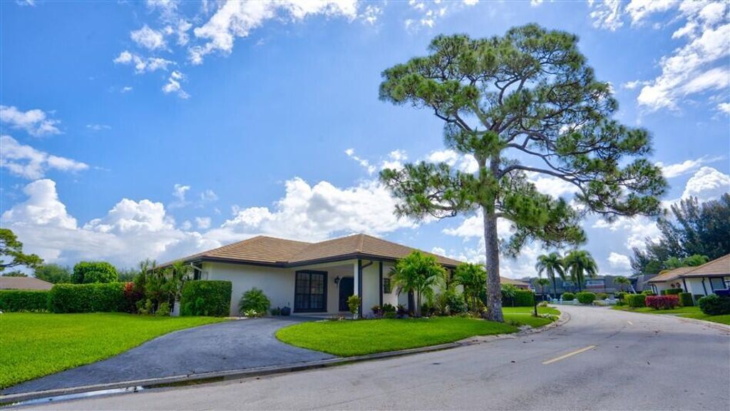 429 Pine Villa Drive, Atlantis, FL 33462