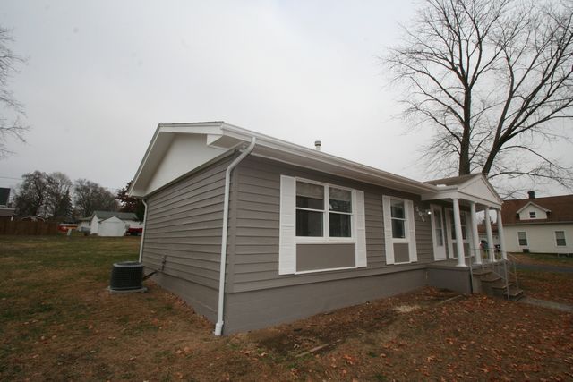 306 E Madison Street, Mackinaw, IL 61755