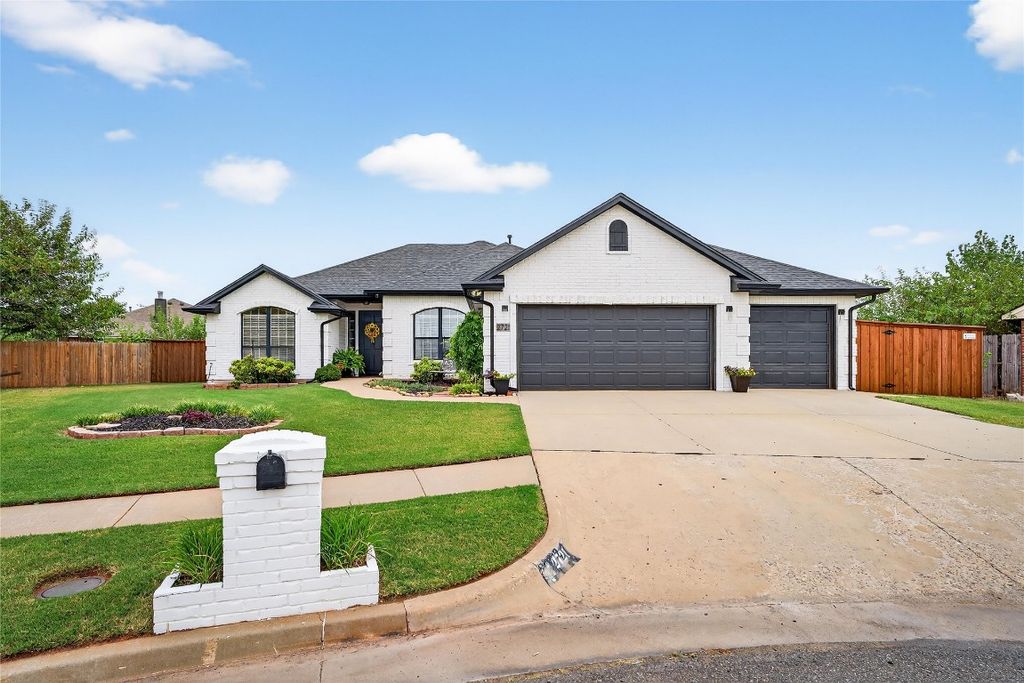 2721 SE 92nd Circle, Moore, OK 73160