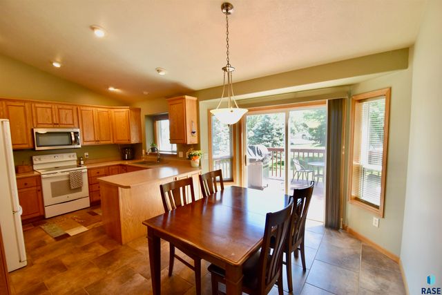 3300 S Fernwood Ave Avenue, Sioux Falls, SD 57110