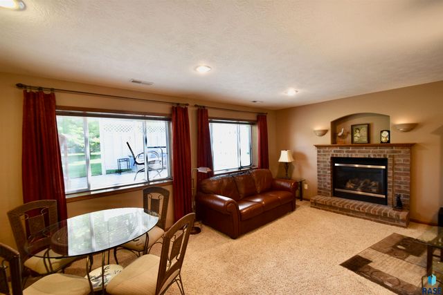 3300 S Fernwood Ave Avenue, Sioux Falls, SD 57110