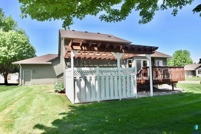 3300 S Fernwood Ave Avenue, Sioux Falls, SD 57110