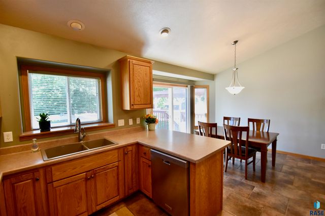 3300 S Fernwood Ave Avenue, Sioux Falls, SD 57110