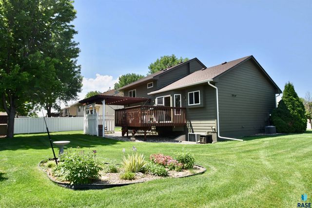 3300 S Fernwood Ave Avenue, Sioux Falls, SD 57110